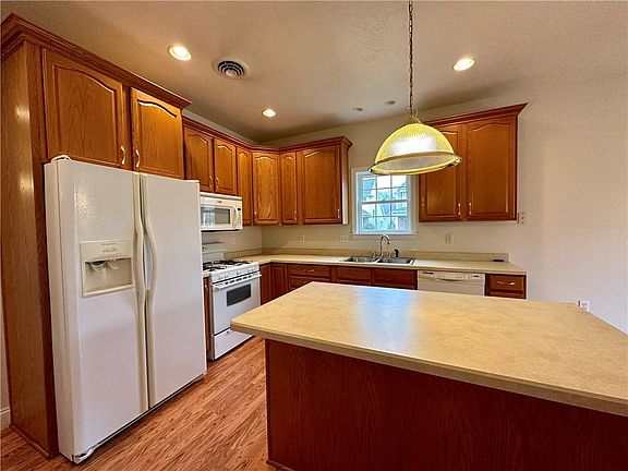 5th image of 254 Plum St #10A