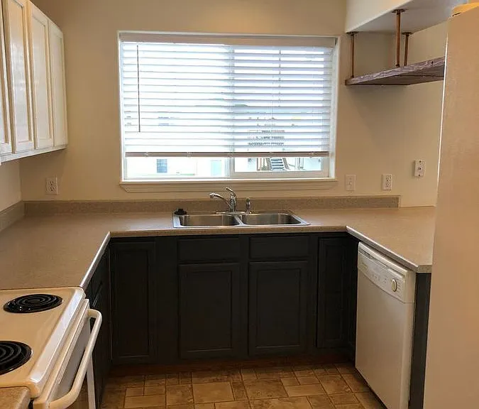 1112 Longbow Ln #G — Photo 6