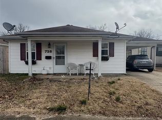 728 N Locust St, Dexter, MO 63841