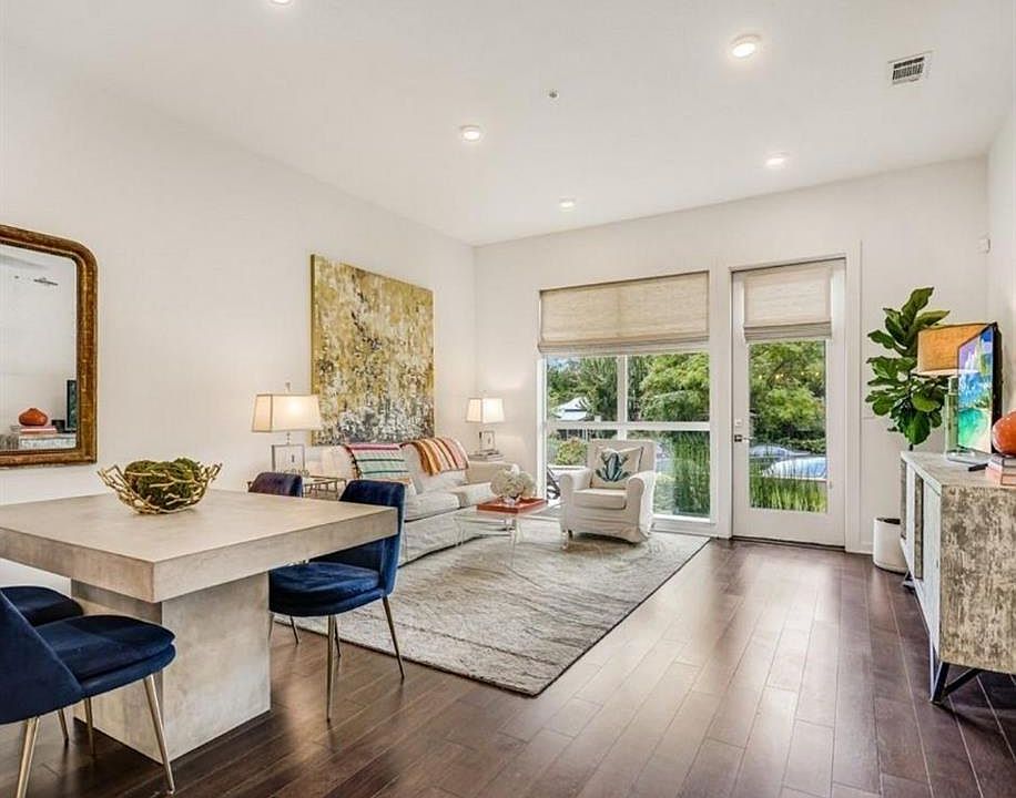 1st image of 207 W Johanna St #102