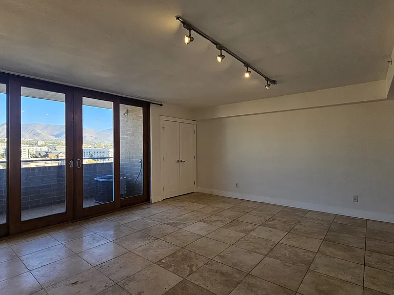 230 E Broadway St #1008 — Photo 10