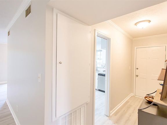 5th image of 5701 Williamsburg Ln