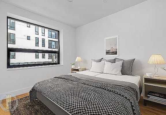 3rd image of 503 Evergreen Ave #2L