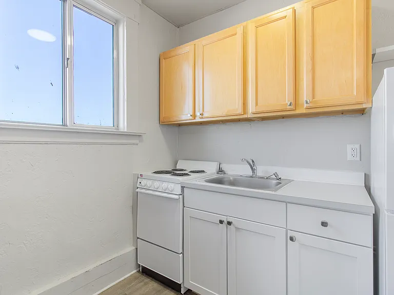 128 Broadway Ave N #2 — Photo 10