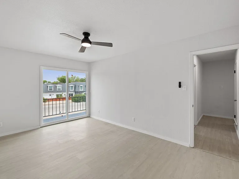 301 E Croslin St #101 — Photo 10