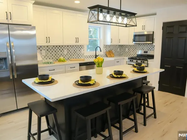 78 Poplar Ave, Little Ferry, NJ 07643