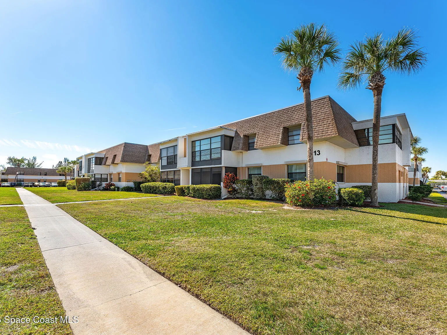 2 bed, 2.0 bath, 1131 sqft, $2,300 — Photo 2