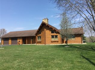 13 Nora St, Clark, PA 16113