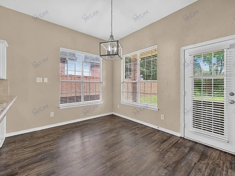 504 Coventry Dr — Photo 7