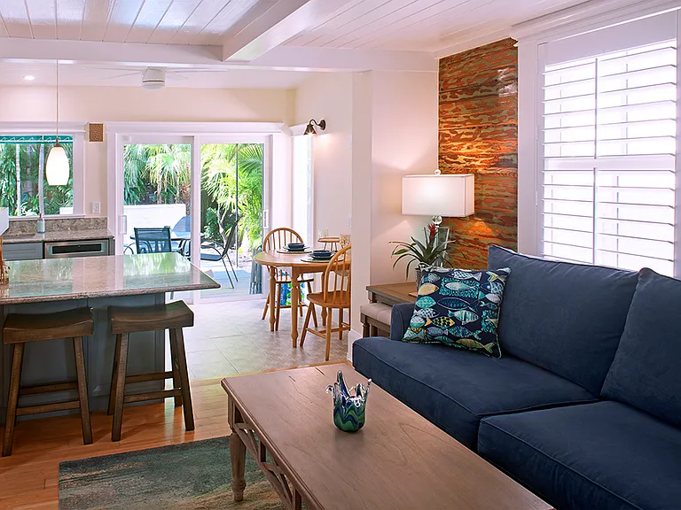 1118 Varela St — Photo 15