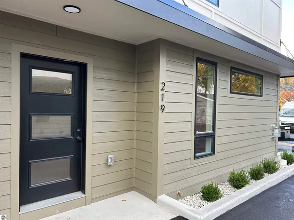 219 E 12th St, Traverse City, MI 49684