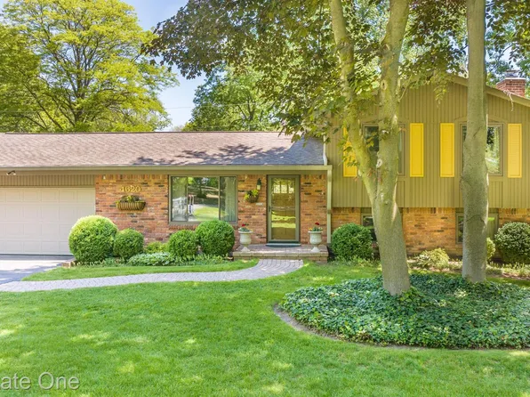 4620 Vandalia St, Commerce Township, MI 48382