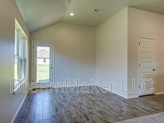 5th image of 2328 S 27th Ct