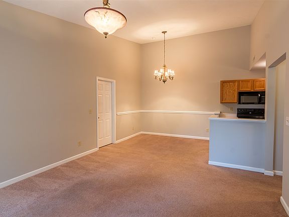 3rd image of 660 Friars Ln APT 9