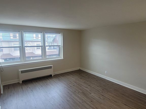 4th image of 310 Bridge St #A