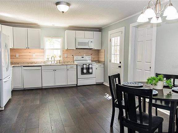 5th image of 512 W Crescent Dr