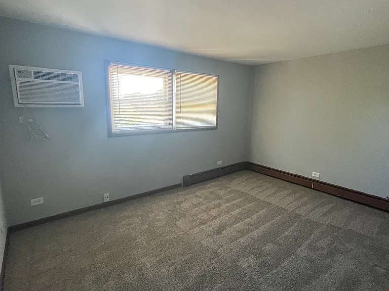 1020 E 150th Pl #2E — Photo 6