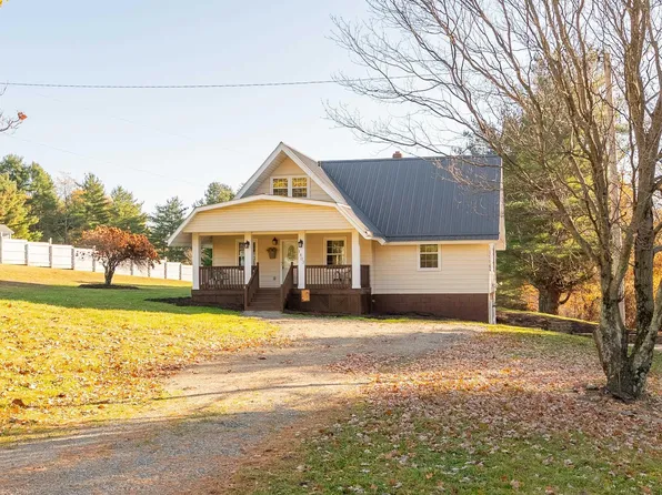 1803 Chantilly Dr, Fancy Gap, VA 24328