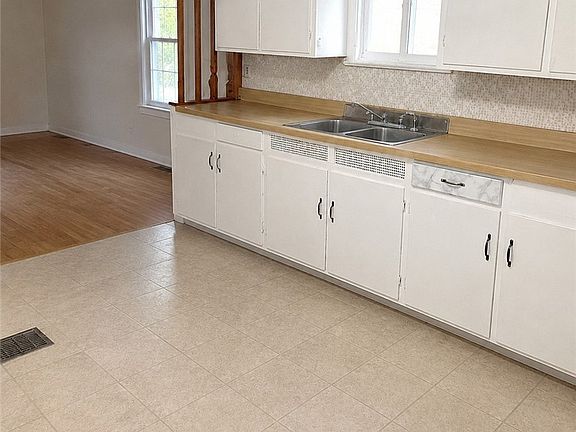 4th image of 442 18th St