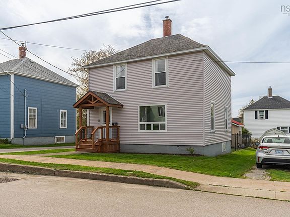 3rd image of 4 Carol Ave