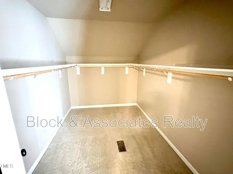 1321 Center St — Photo 16