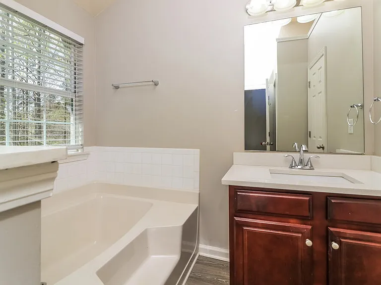 414 Hidden Creek Ct — Photo 13