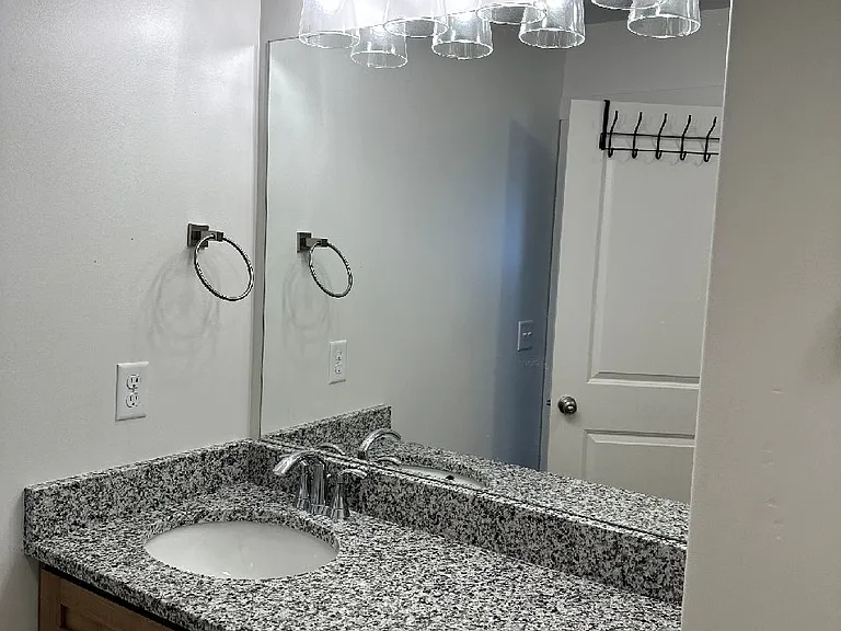 355 N 2650 W #4 — Photo 22