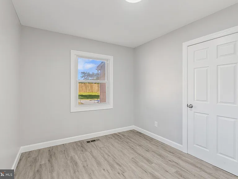 12 Holbrook Ln — Photo 20