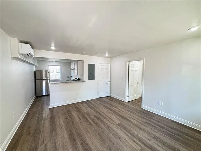 3419 Clara St — Photo 3