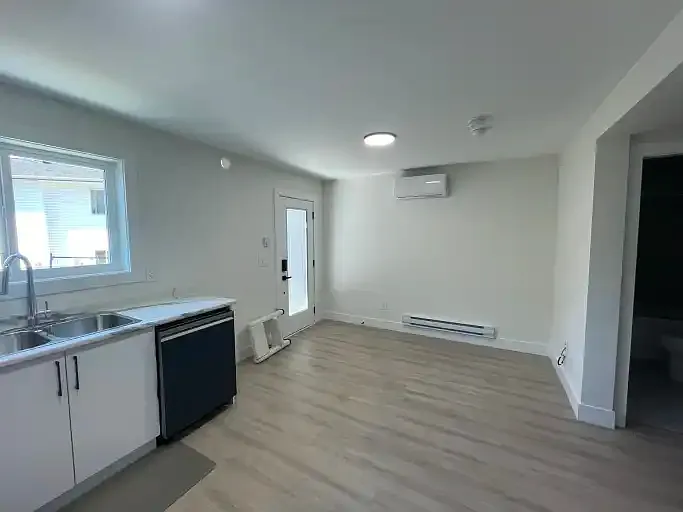 2 bed, 1.0 bath, 600 sqft, $1,900 — Photo 2