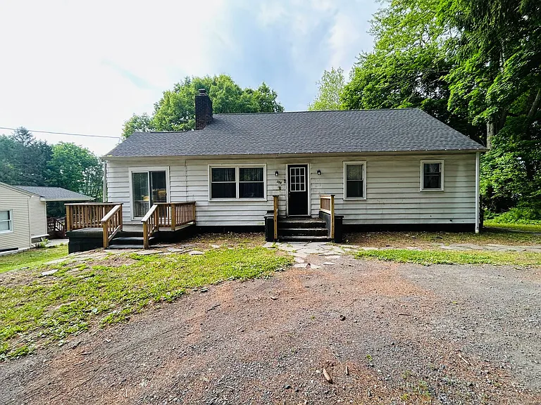 355 E Brown St — Photo 2