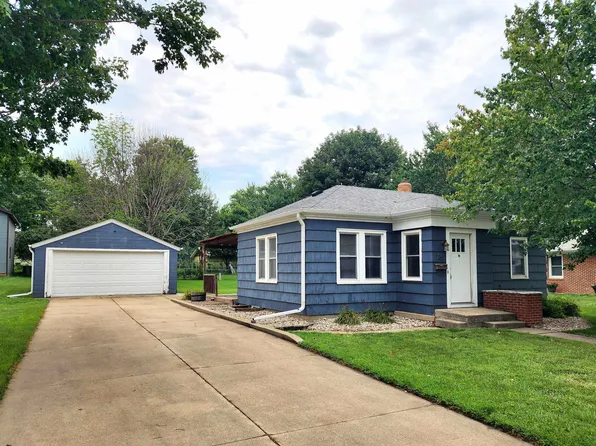 725 1st Ave SW, Sioux Center, IA 51250