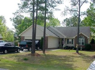 160 Greentree Dr, Raeford, NC 28376