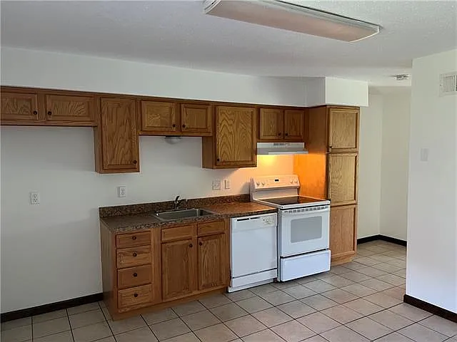 2 bed, 1.5 bath, 900 sqft, $1,175 — Photo 3