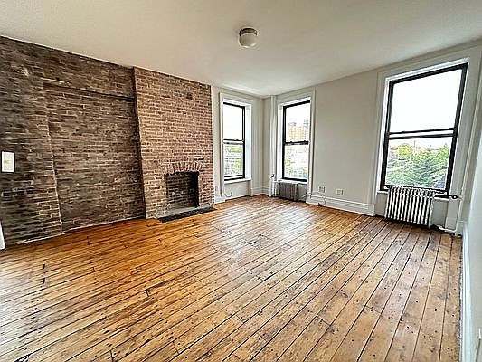 1st image of 347 Van Brunt St APT 3R