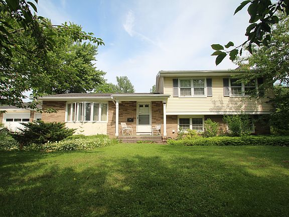 2nd image of 8 Carolin Dr