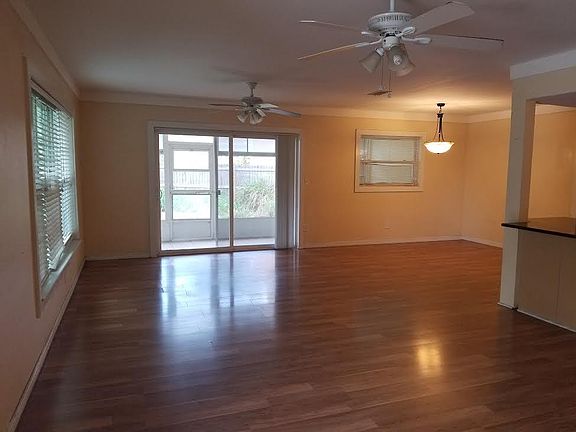 3rd image of 871 Seminole Blvd