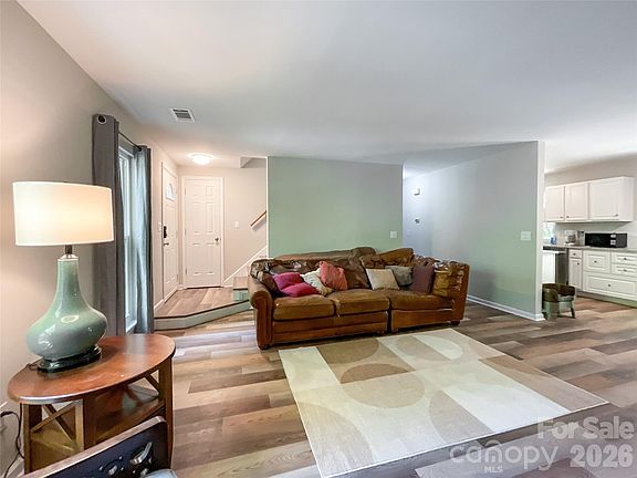 4th image of 2113 Killarney Pl