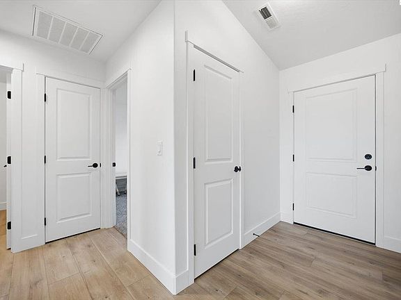 5th image of 6114 W 32nd Ave