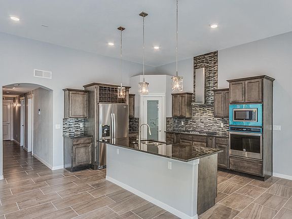 4th image of 14520 Ciambriello Ave