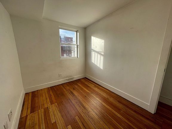 3rd image of 138 Manhattan Ave APT 4