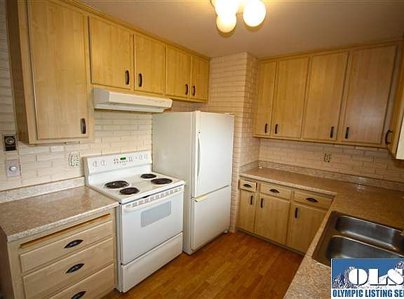 5th image of 318 E Hillcrest Dr