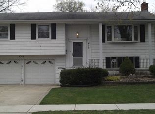 635 S Braintree Dr, Schaumburg, IL 60193