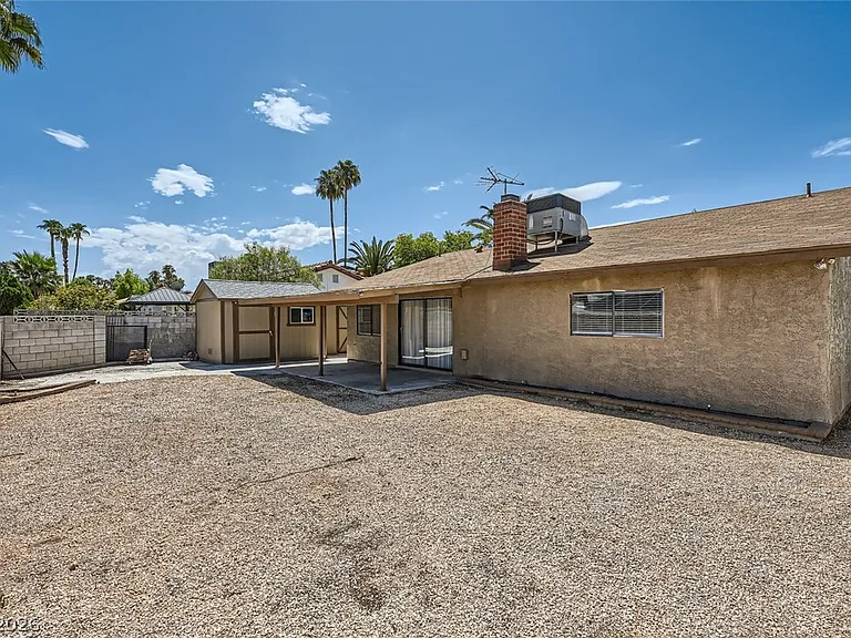 2422 La Luna Dr — Photo 11
