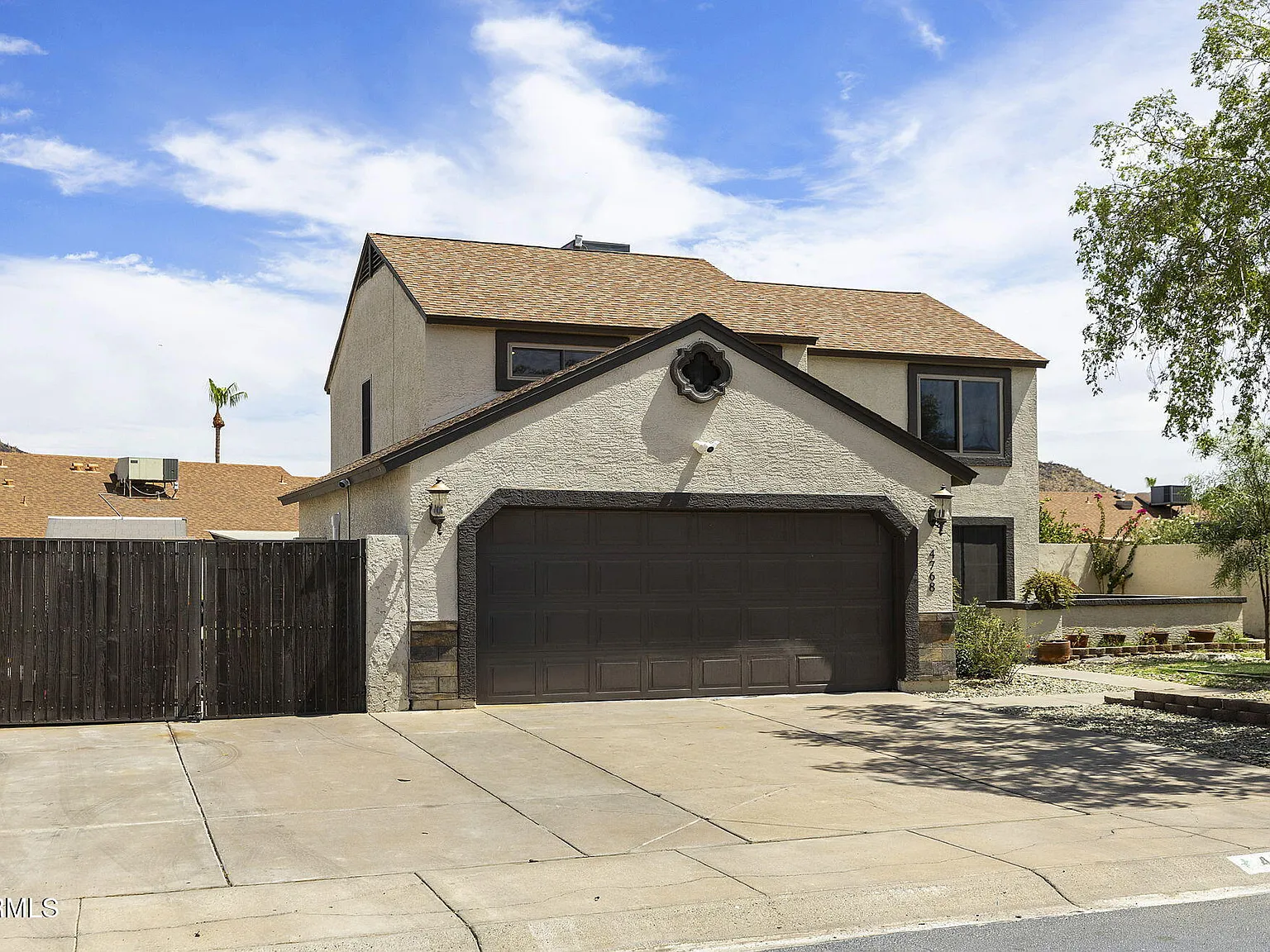 4 bed, 2.5 bath, 1903 sqft, $2,500 — Photo 2