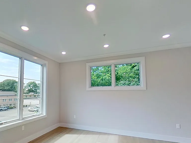 106 Warren St #4 — Photo 3