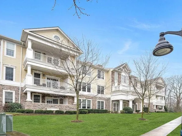 406 Four Seasons Ln #406, Montvale, NJ 07645