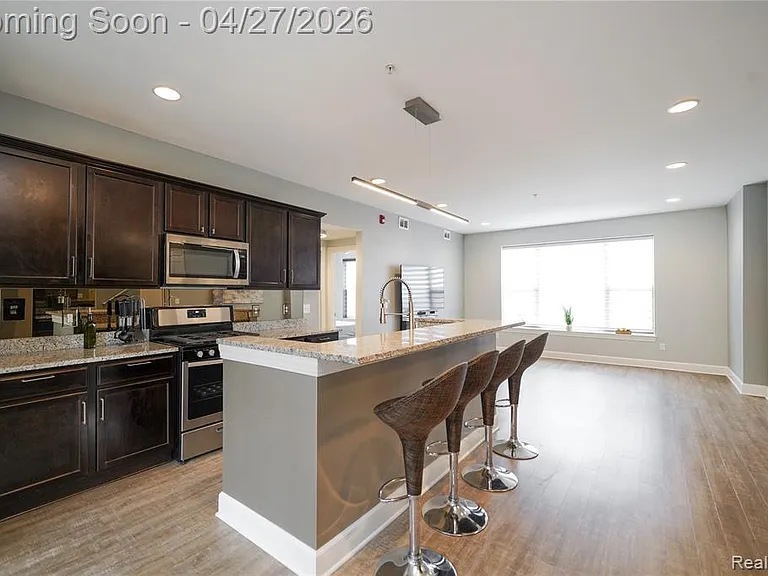 1230 Diamond Ct #E — Photo 14