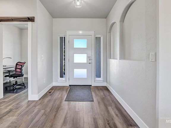 4th image of 537 Canyon Crest Dr W