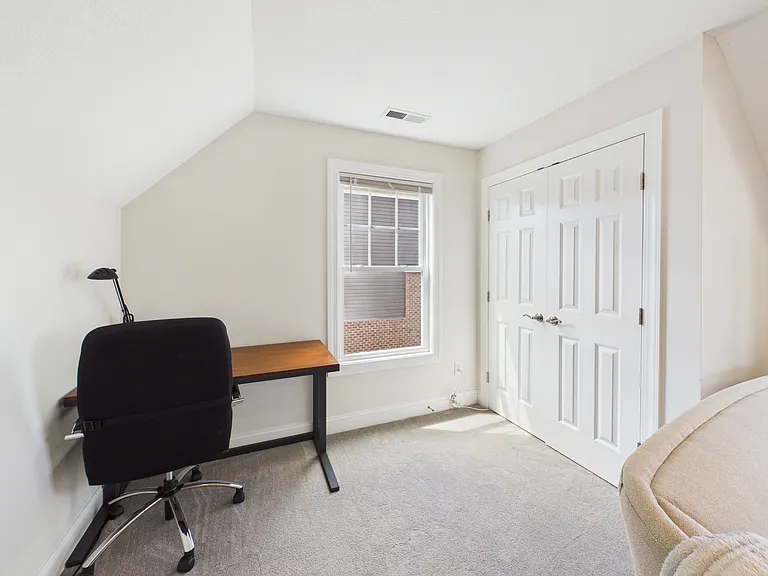 912 Kentwood Dr — Photo 43